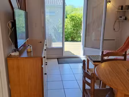 a vendre t2 duplex meublé avec terrasse et parking privatif