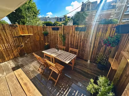rare - studio 27m² refait à neuf + terrasse 14m² (dpe d) - idéalement situé (t6)