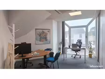 bureau de 18 m2 – 1 à 2 personnes – champagne-au-mont-d'or