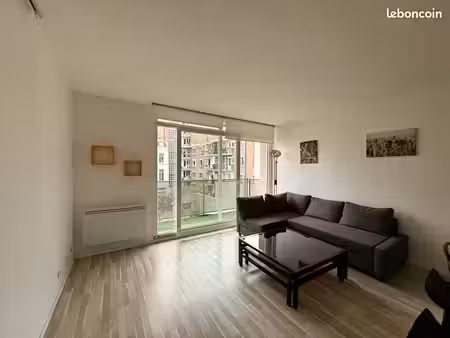 lille centre quai du wault t2 46m2 parking & balcon