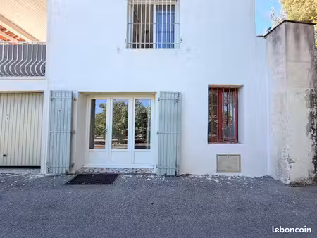 marseille 11e – les accates | t2 meublé avec garage – eau & électricité comprises