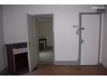 location f2 42m2