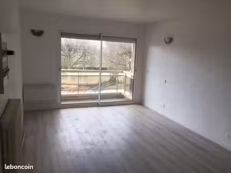 2 pccs avec terrasse à saintry s/seine