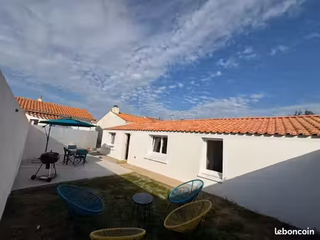 ? t2 meublé entièrement rénové – 820 toutes charges comprises – beauvoir-sur-mer