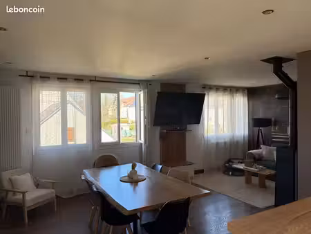 maison à louer fussy