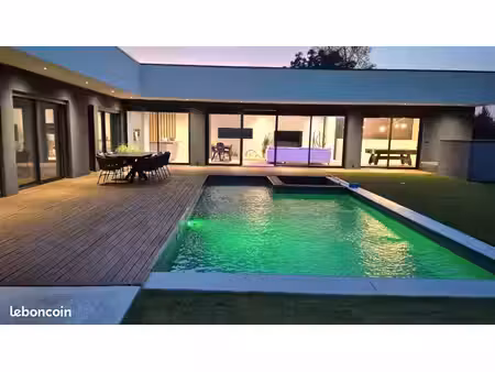 rare villa contemporaine avec piscine