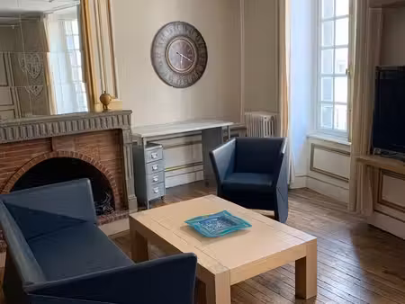 charmant t2 meublé 54 m2 centre historique riom