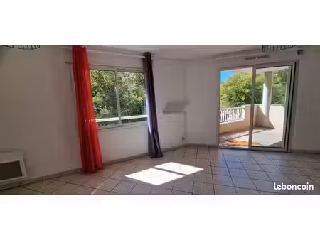 studio 28m2 avec balcon et cave