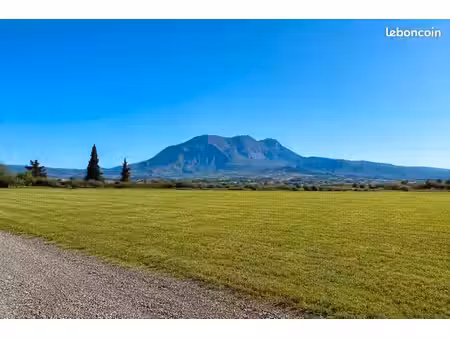 terrain 702 m² ventavon