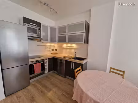 je propose une location (ou une colocation) dans un appartement très calme et agréable à m