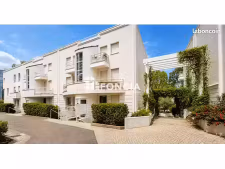 suresnes – 2 pièces traversant avec balcon et cave