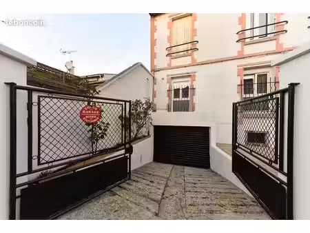grand box fermé et sécurisé – 18 m² – colombes – idéal stockage ou stationnement