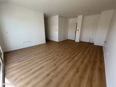 appartement t2 dernier étage - grande terrasse