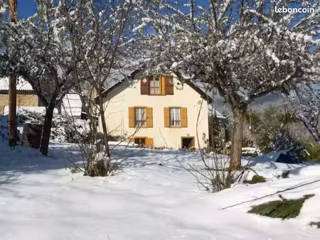 grande maison rénovée - vue panoramique - grand terrain