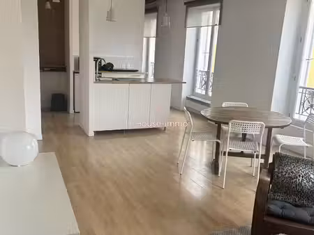 coup de coeur assuré pour ce charmant 2 pieces lumineux  idéalement situé
