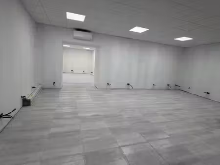local commercial / bureaux 95 m² rénové – centre aubenas – climatisation