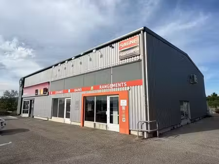 local commercial 600m² + terrain 1400m² – visibilité rn102