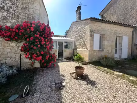 saint-andré de cubzac   plus précisément à la lande de fronsac  au calme proche des vignob
