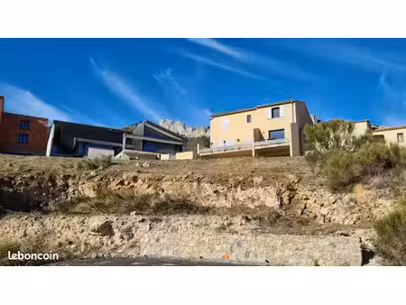 terrain constructible et viabilisé de 750 m² à duilhac sous peyrepertuse (aude)