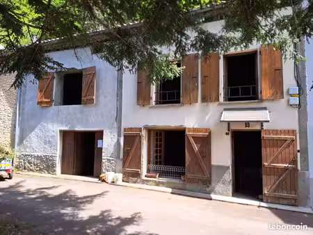 maison 9 pièces - 145 m² loi carrez (170 m² au total) - 900 m² de terrain