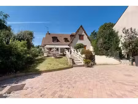 maison 8 pièces 162 m²