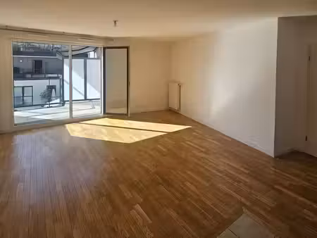 beau studio 34m2 avec balcon et parking à chaville centre
