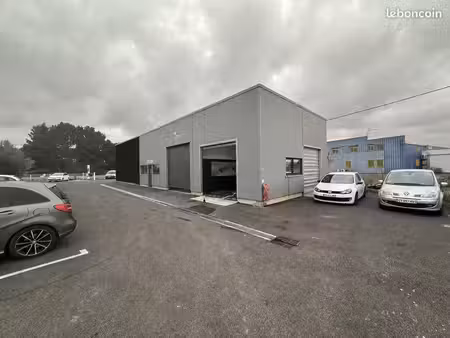 local professionnel / atelier – environ 120 m² – excellente visibilité