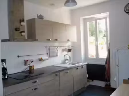 apparemment f3 dans maison de village 60m²