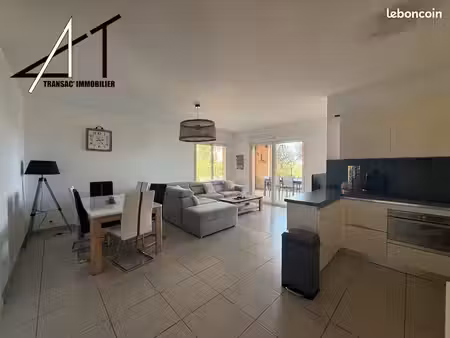 appartement t3 vue mer au centre de solenzara - terrasse - jardin - cave - parkinge