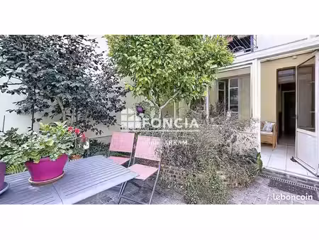 maison 3 chambres – voie privée – terrasse & cour – stationnement – calme – belle luminosi
