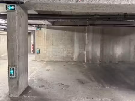 location  place de parking