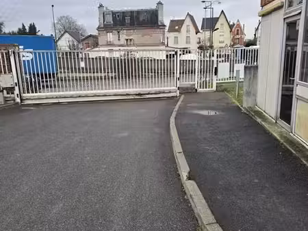 a saisir local d'activite / entrepôt