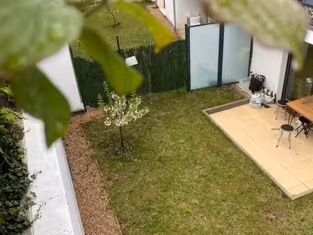 t2 43 m² avec un vrai jardin comme dans une maison  directement accessible depuis la pièce