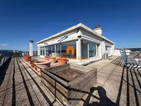 beau t2 toit terrasse avec vue imprenable