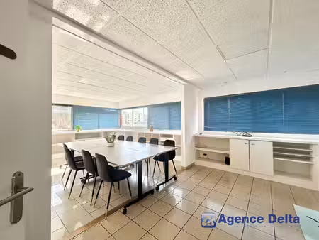 local d'activité la valette du var 126.21 m2