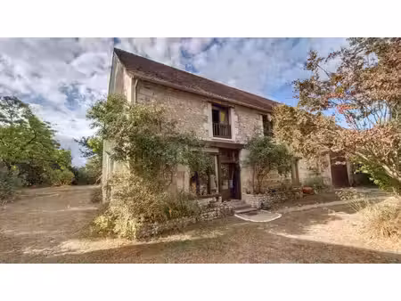 propriété de caractère en bordure de rivière – 1 maison  4 dépendances et 5 000 m² de terr