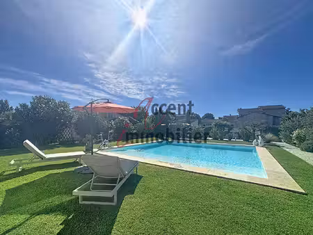 mollégès  magnifique villa de plain pied avec piscine chauffée et garage