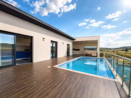 villa contemporaine – piscine & vue dégagée.
