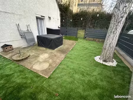 f2 duplex avec jardinet- petite copropriété