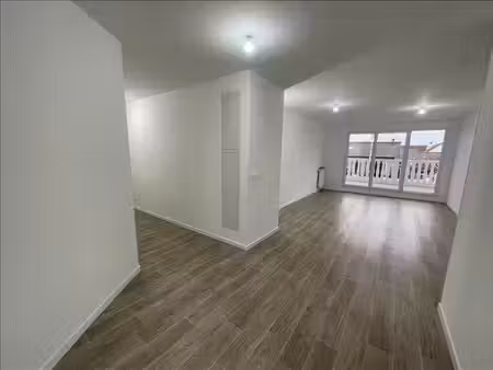 appartement - 1er étage - 66 44 m2 - 3 pièces - non meublé