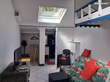 maisonnette a loué au mois