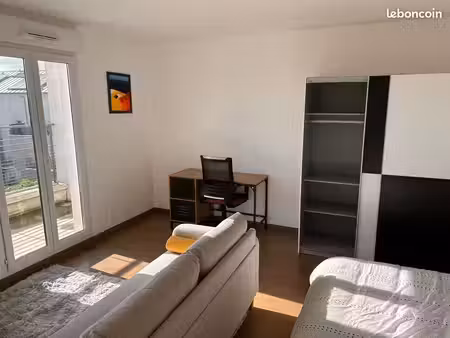 appartement meublé 35 5 m² avec grande terrasse 12m2 plein sud et parking sécurisé