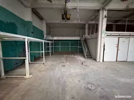 local bureaux 556 m²