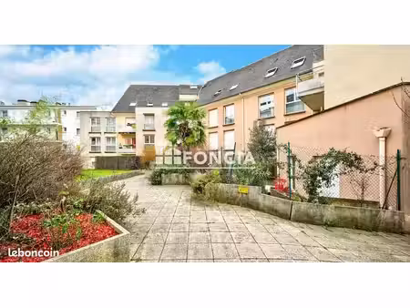 pontoise appartement dans residence securisee a 3 minutes du rer c avec balcon et parking