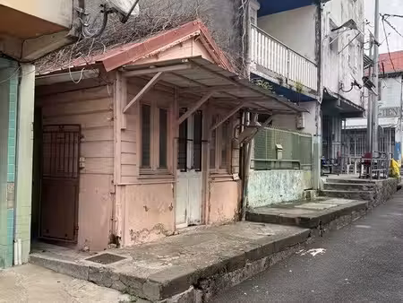 petite maison de ville - secteur fort de france centre