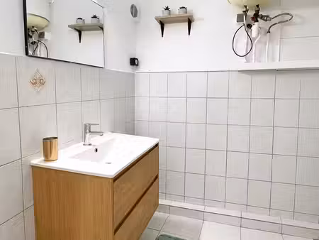 location studio meublé eau comprise
