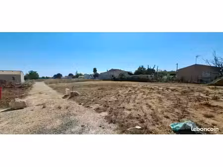 terrain 701 m² le gua