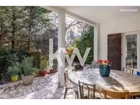 propriété 10 pièces 184 m²