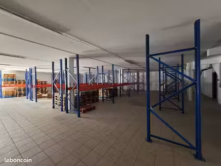 local 330 m² saint-denis