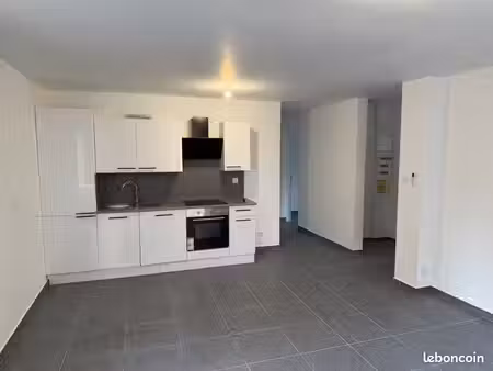 f4 à louer